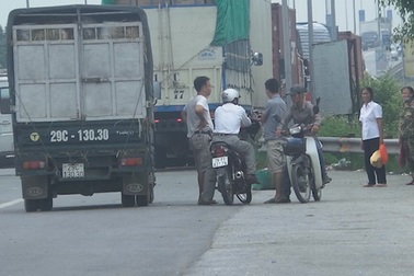 Vì sao xe quá tải dám "diễn xiếc" trên Quốc lộ 1B?