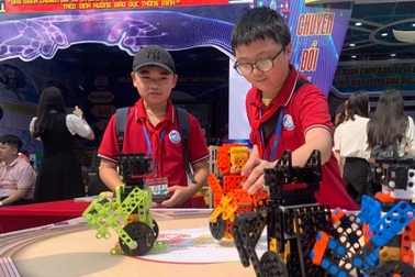 Học sinh có điểm 8 ở 3 môn chính không được thi lớp 6 trường CLC ở Hà Đông