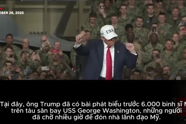 Tổng thống Trump nhảy cùng lính Mỹ trên tàu sân bay ở Nhật Bản