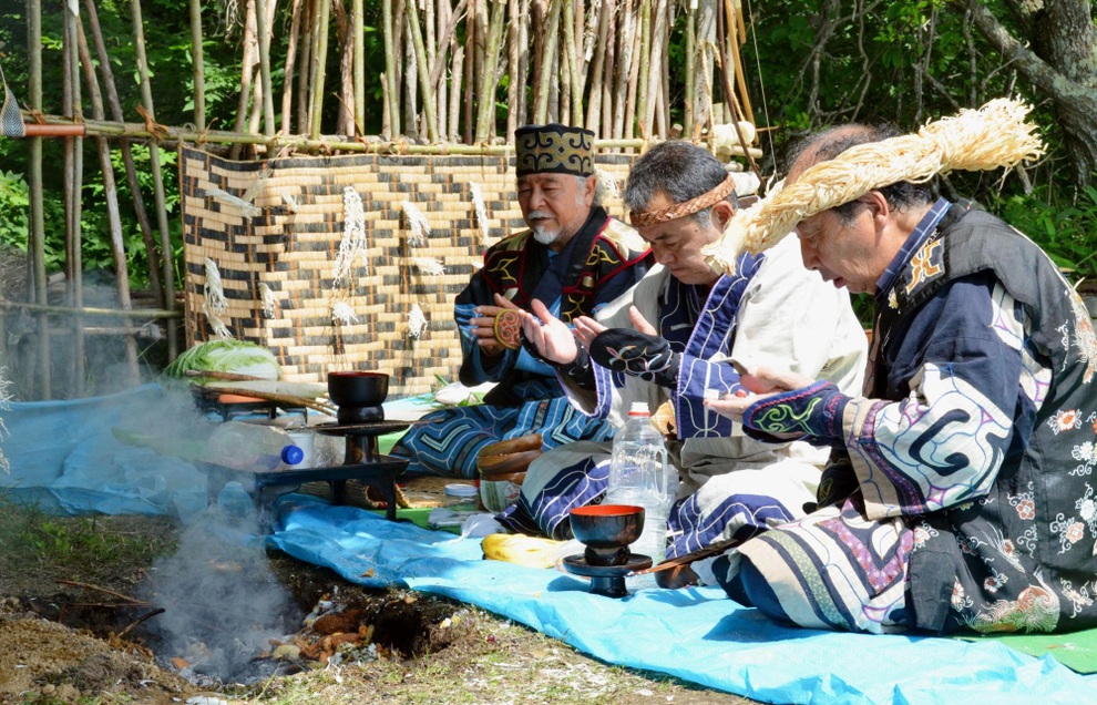 Ainu - Tộc người thiểu số bí ẩn của xứ Phù Tang - 2 Ainu - Tộc người thiểu số bí ẩn của xứ Phù Tang - 2