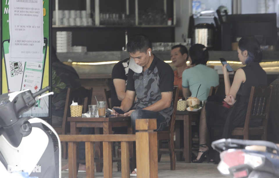 Nhiều người Hà Nội vẫn quá thờ ơ với dịch bệnh Covid-19 - 9 Nhiều người Hà Nội vẫn quá thờ ơ với dịch bệnh Covid-19 - 9