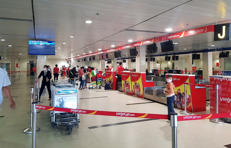 Sân bay Tân Sơn Nhất vắng ngắt sau lệnh dừng nhập cảnh - 14 Sân bay Tân Sơn Nhất vắng ngắt sau lệnh dừng nhập cảnh - 14