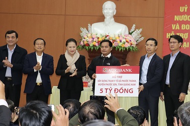 Agribank ủng hộ 5 tỷ đồng khắc phục hậu quả lũ lụt tại huyện Phước Sơn tỉnh Quảng Nam