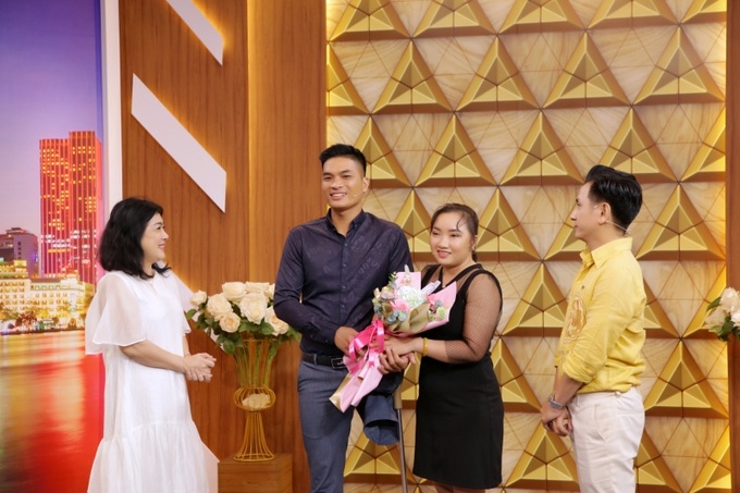 Từ nguồn sống mãnh liệt mà gia đình truyền cho, Quang Tú sau khi rũ bỏ hết mặc cảm đã tự bước lên xe ba gác một lần nữa, nhưng lần này lại khác, khi đã chạy được xe trở lại, Tú lại không thể khuân hàng như ngày trước.