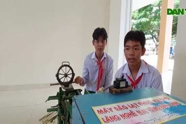 Máy bào lạt tre của hai học sinh ở Bình Định