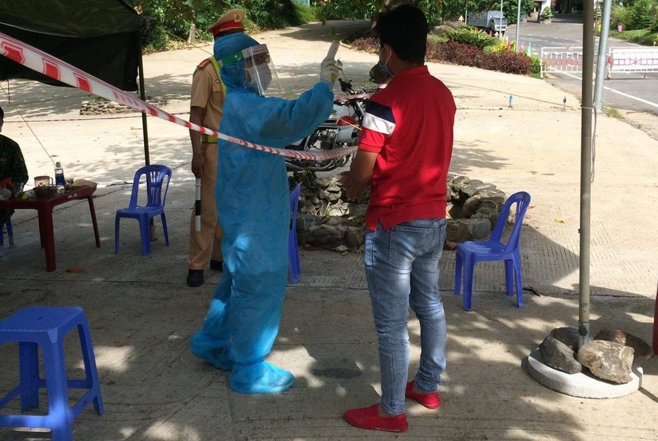 Sinh viên trường Y trắng đêm canh Covid-19 ở cửa ngõ Đà Nẵng - 3 Sinh viên trường Y trắng đêm canh Covid-19 ở cửa ngõ Đà Nẵng - 3