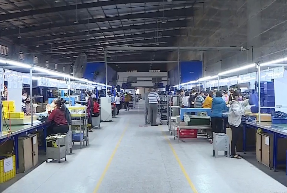 Người lao động mong có thẻ thông hành để đi làm trong thời dịch - 1 Người lao động mong có thẻ thông hành để đi làm trong thời dịch - 1