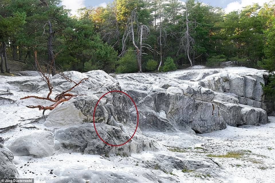 Bạn có nhìn thấy người mẫu khỏa thân trong ảnh này? - 14 Bạn có nhìn thấy người mẫu khỏa thân trong ảnh này? - 14