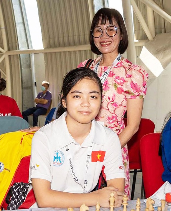 Kỳ thủ cờ vua Hồng Nhung.