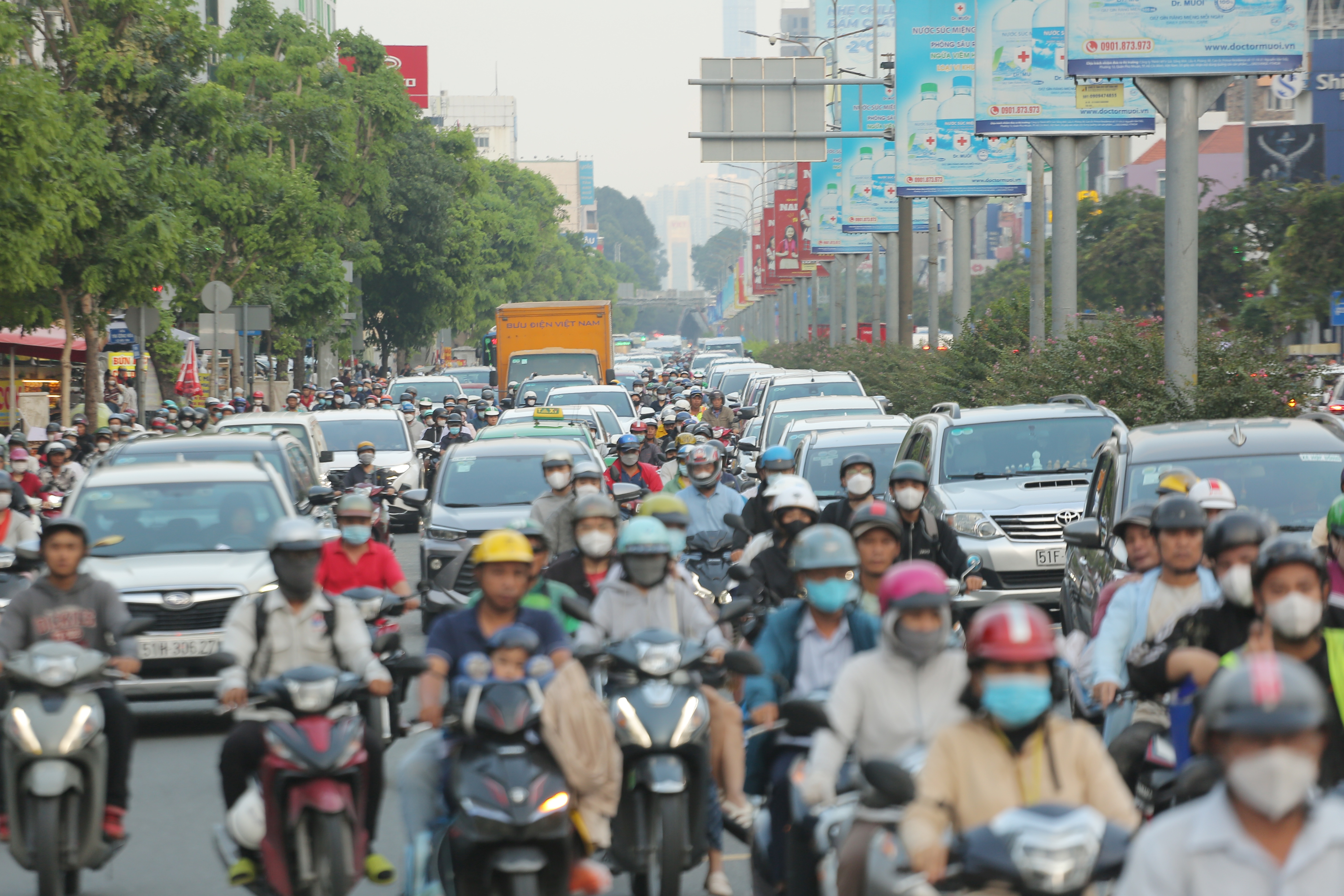 View - Ám ảnh kẹt xe không lối thoát ở cửa ngõ sân bay Tân Sơn Nhất | Báo Dân trí
