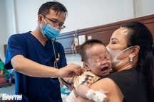 Hà Nội: Gia tăng trẻ nhập viện vì Covid-19, có tình trạng đồng nhiễm