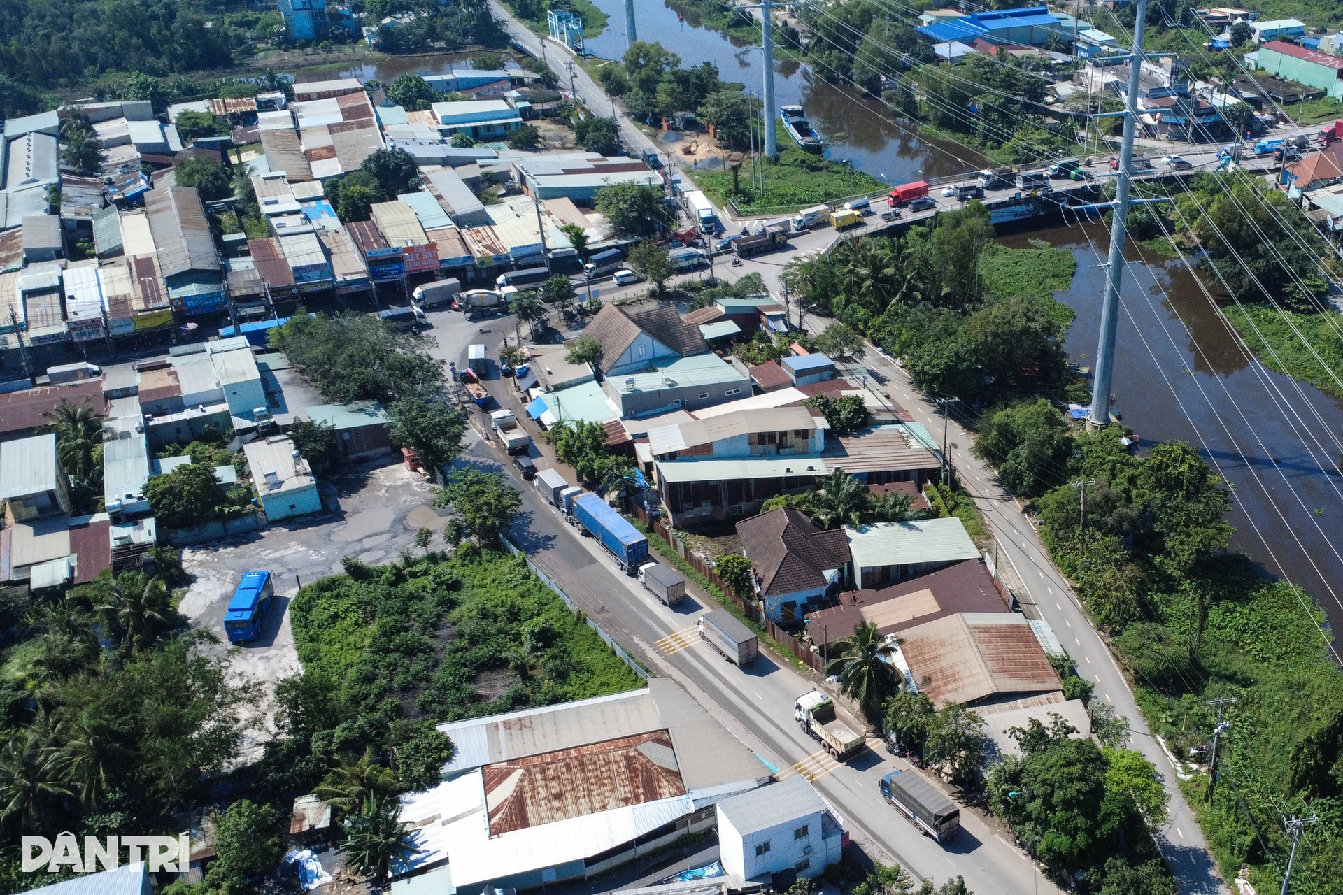 Đường huyết mạch nối TPHCM - Tây Ninh tê liệt vì kẹt xe triền miên - 8 Đường huyết mạch nối TPHCM - Tây Ninh tê liệt vì kẹt xe triền miên - 8