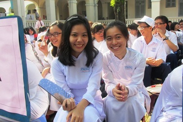 Bắt nữ sinh mặc áo dài là không khả thi?