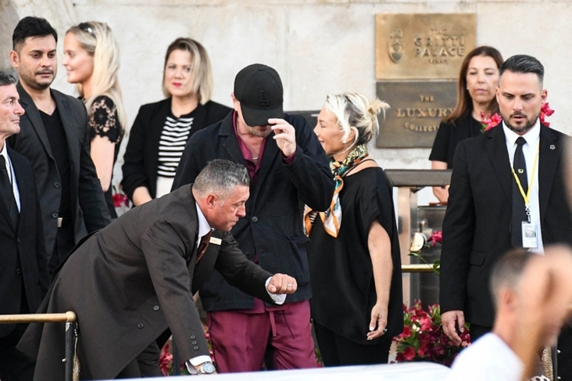 Tỷ phú Jeff Bezos và MC gợi cảm kết thúc tiệc cưới 3 ngày, tốn 55 triệu USD - 13 Tỷ phú Jeff Bezos và MC gợi cảm kết thúc tiệc cưới 3 ngày, tốn 55 triệu USD - 13