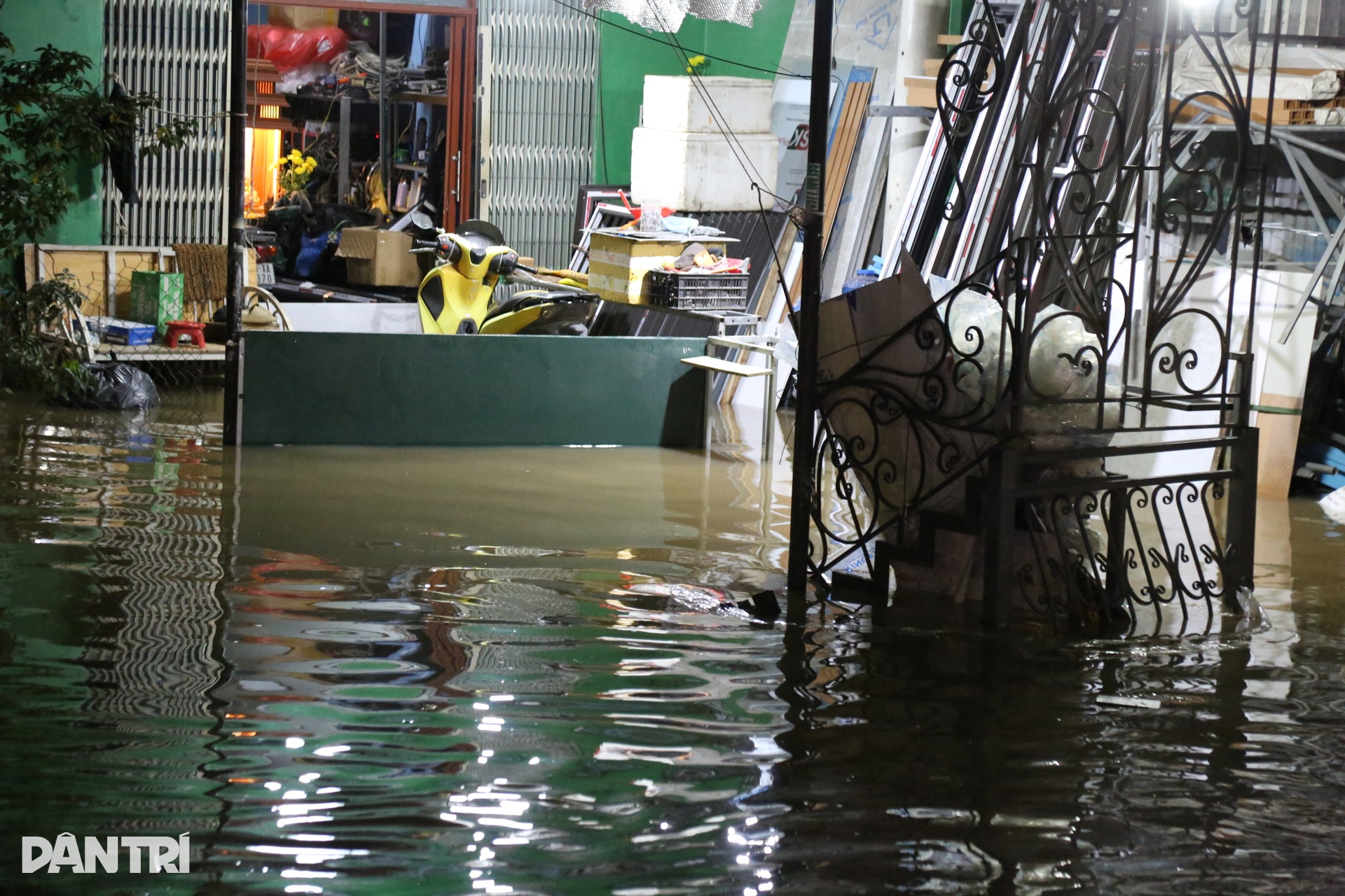 Rốn lũ Hàm Thắng ngập sâu, quốc lộ 1 tê liệt dù trời không mưa - 11 Rốn lũ Hàm Thắng ngập sâu, quốc lộ 1 tê liệt dù trời không mưa - 11