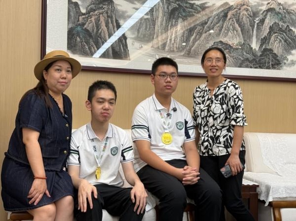 Tình bạn 9 năm của 2 nam sinh cùng đạt huy chương vàng Olympic toán quốc tế - 1