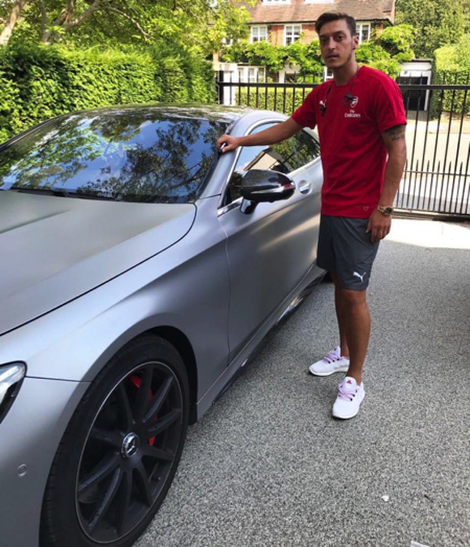 Ngắm ngôi nhà 290 tỉ đồng cùng bộ sưu tập xe hơi siêu khủng của Ozil - 8 Ngắm ngôi nhà 290 tỉ đồng cùng bộ sưu tập xe hơi siêu khủng của Ozil - 8