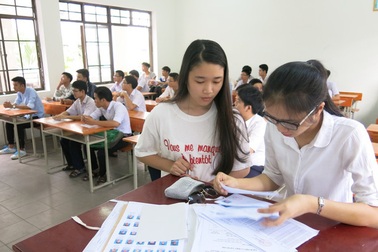 Nhiều trường THPT bắt đầu phát trả học bạ, giấy chứng nhận kết quả thi