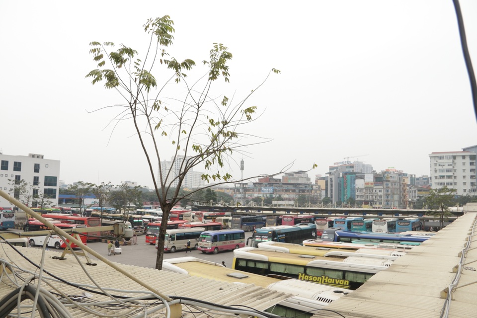 Tình cảnh vài ba khách giữa hàng trăm ghế trống tại các bến xe Hà Nội - 15 Tình cảnh vài ba khách giữa hàng trăm ghế trống tại các bến xe Hà Nội - 15