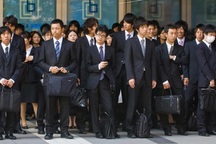 Nhật ép doanh nghiệp tăng lương để chống giảm phát