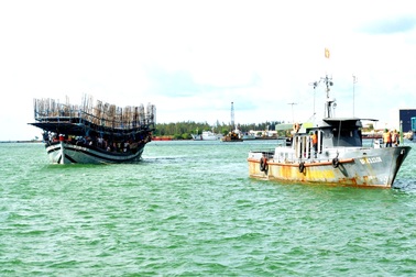 Ứng cứu kịp thời 42 ngư dân gặp nạn trên biển