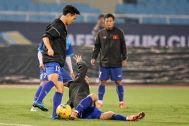 Tuyển thủ Việt Nam cũng khổ vì… vé