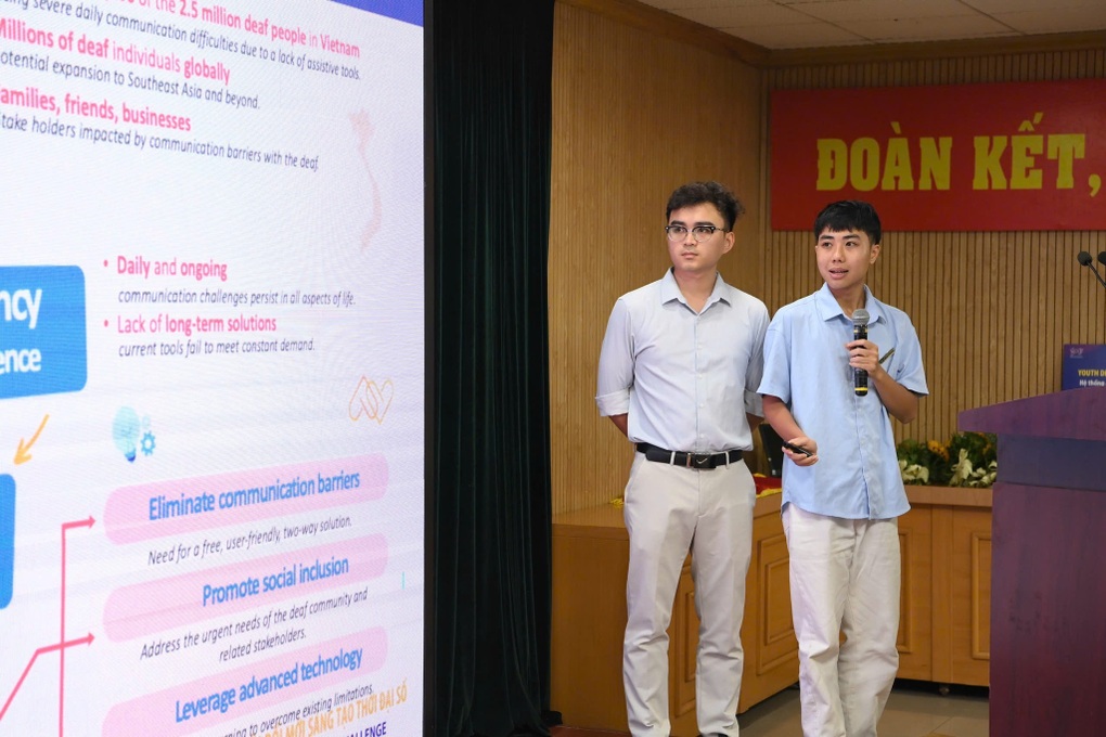 Nhóm sinh viên Việt dùng AI giúp người khiếm thính nói chuyện - 1 Nhóm sinh viên Việt dùng AI giúp người khiếm thính nói chuyện - 1