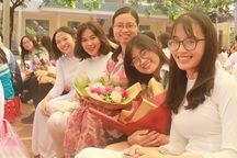 Cô giáo thức trọn đêm để viết thư gửi phụ huynh ngày cuối năm học