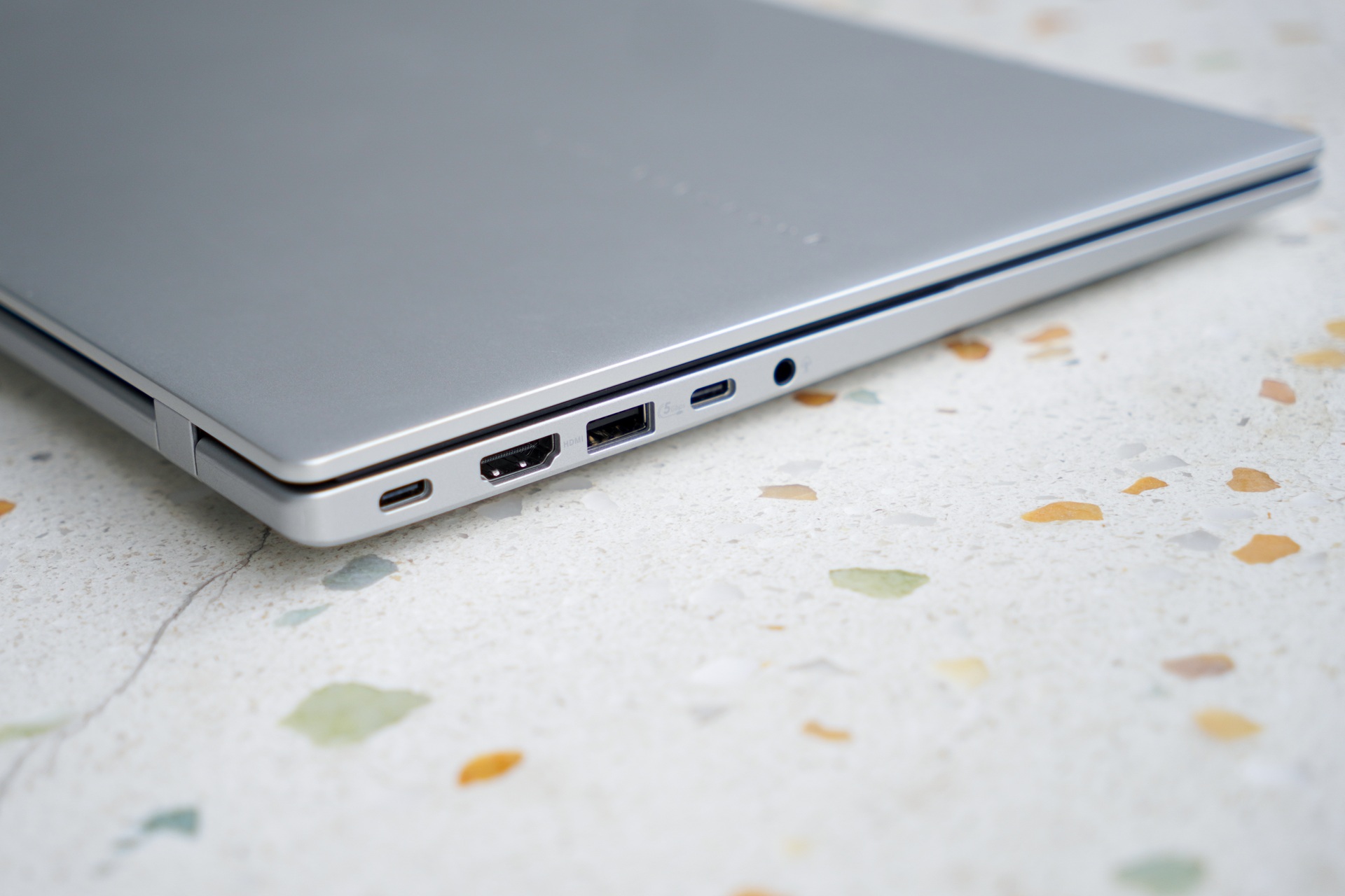Đánh giá Asus Vivobook S14: Hiệu năng mạnh, pin tốt, màn hình cần cải thiện - 11 Đánh giá Asus Vivobook S14: Hiệu năng mạnh, pin tốt, màn hình cần cải thiện - 11