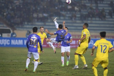 HLV Chu Đình Nghiêm thừa nhận CLB Hà Nội vỡ trận trước CLB Nam Định