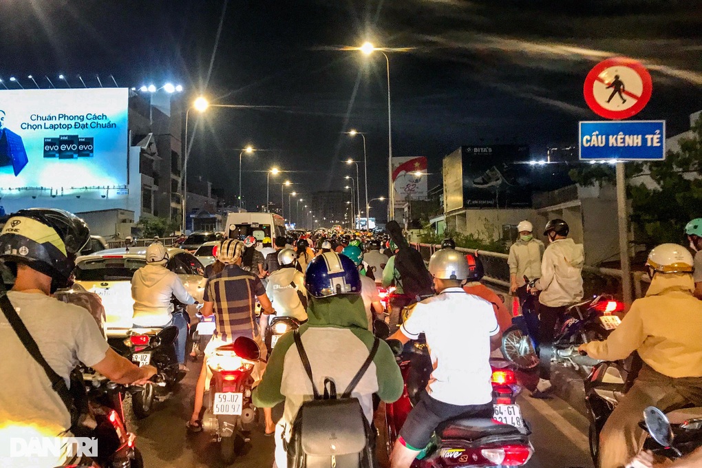 Điều chỉnh giao thông nhiều tuyến đường quận 4 và 7 nối trung tâm TPHCM - 1 Điều chỉnh giao thông nhiều tuyến đường quận 4 và 7 nối trung tâm TPHCM - 1