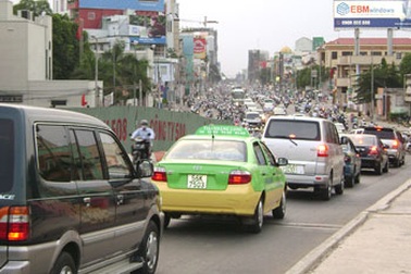 TPHCM thí điểm tăng phí đăng ký ô tô