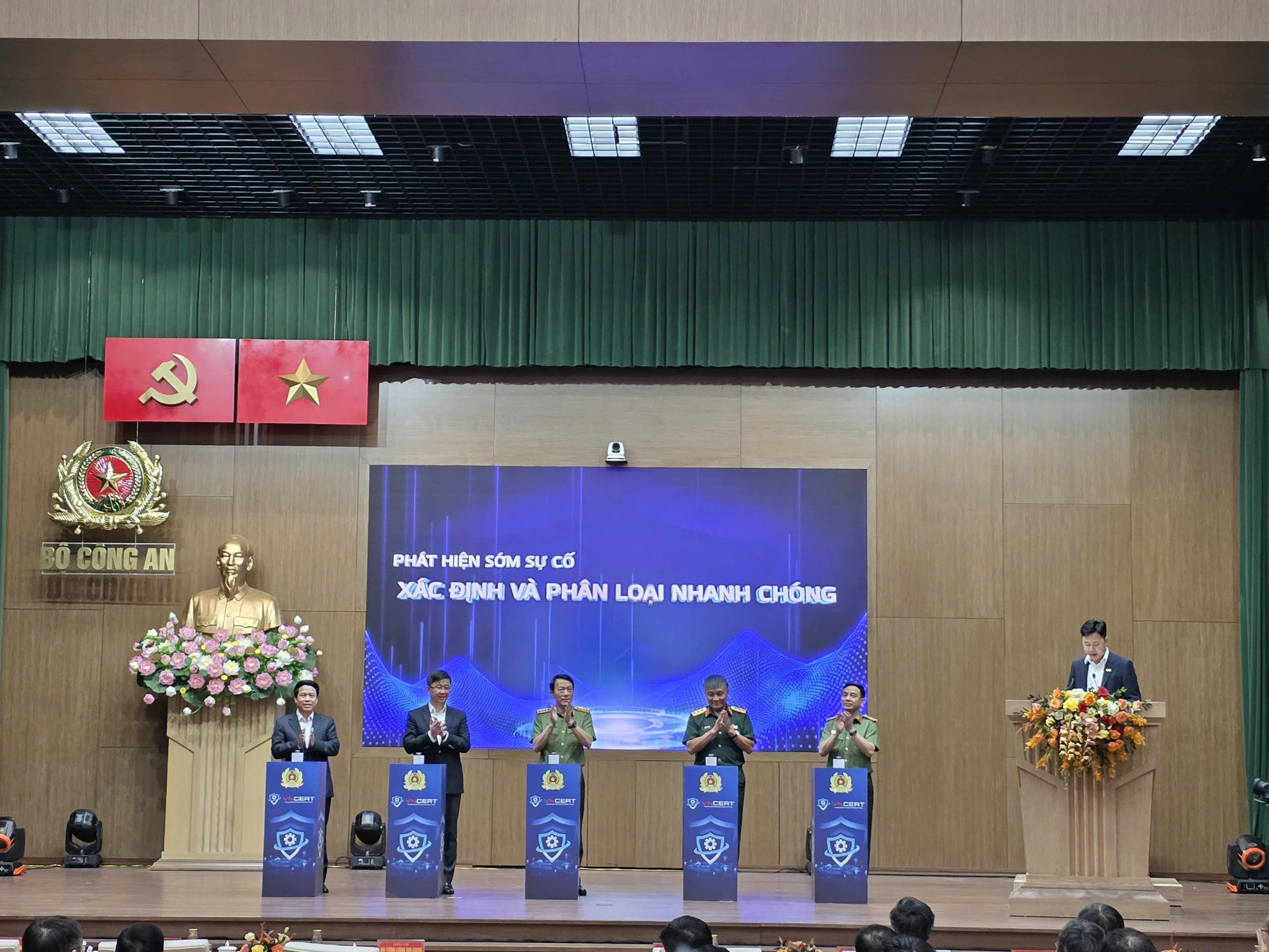 Ra mắt Hệ thống điều hành An ninh mạng Quốc gia: Lá chắn số bảo vệ đất nước - 1