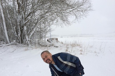 Nhà thiết kế Đức Hùng “nghịch” tuyết tại trời Tây