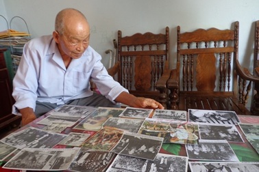 Cụ ông trên 50 năm sưu tầm ảnh Bác Hồ