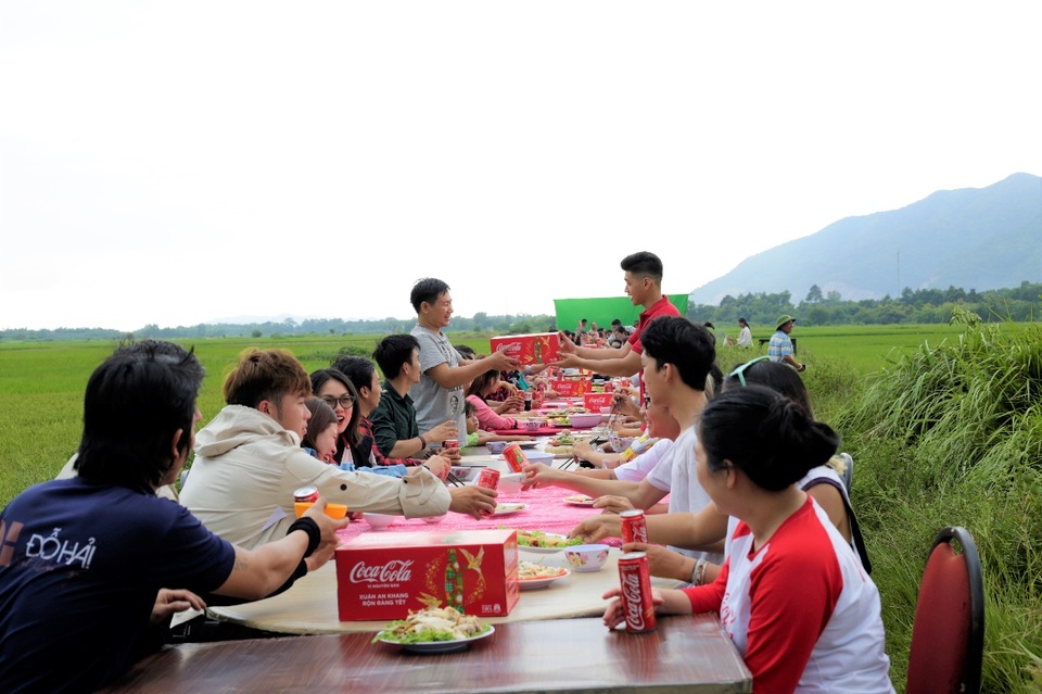 Kết Thân Hàng Xóm – Khi thử thách “ảo” trở thành kết nối thật - 3 Kết Thân Hàng Xóm – Khi thử thách “ảo” trở thành kết nối thật - 3