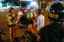 Nhiều người dân ở TPHCM biết sợ… lái xe về nhà sau "chén chú, chén anh"