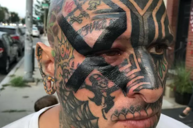 Chi 2,3 tỷ đồng để xăm hình toàn thân, kể cả vùng kín