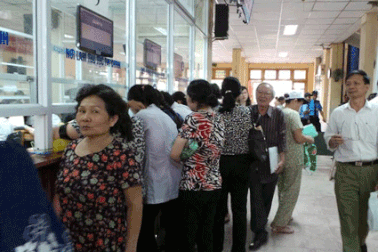 Hà Nội: Càng chậm tăng viện phí, người bệnh càng thiệt!