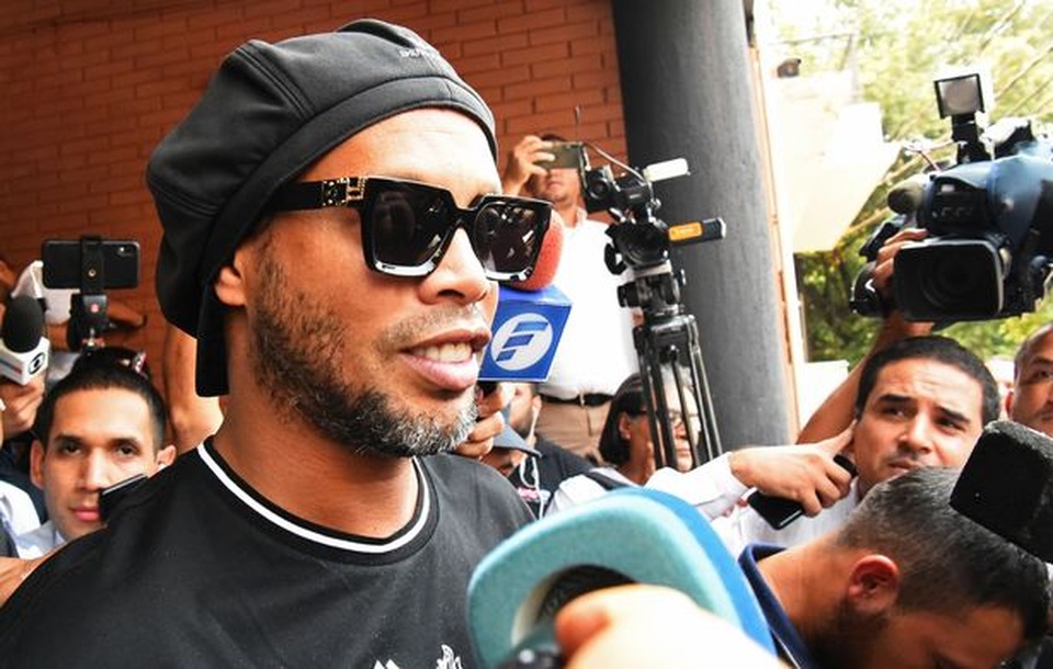 Đón sinh nhật tuổi 40 trong tù, Ronaldinho đang đối diện án tù 6 tháng - 2 Đón sinh nhật tuổi 40 trong tù, Ronaldinho đang đối diện án tù 6 tháng - 2