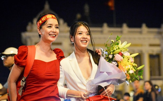 Con gái út nghệ sĩ Chiều Xuân ăn mặc gợi cảm khoe sức sống tuổi thiếu nữ - Ảnh 2. Con gái út nghệ sĩ Chiều Xuân ăn mặc gợi cảm khoe sức sống tuổi thiếu nữ - Ảnh 2.