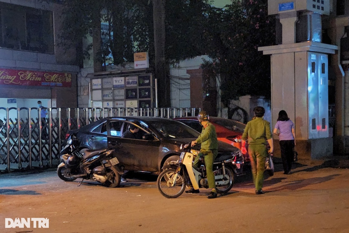 Khám xét trụ sở Công ty Chứng khoán Trí Việt - 4 Khám xét trụ sở Công ty Chứng khoán Trí Việt - 4