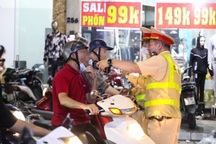 Hơn 65.200 tài xế bị kiểm tra nồng độ cồn trong đêm 20/10