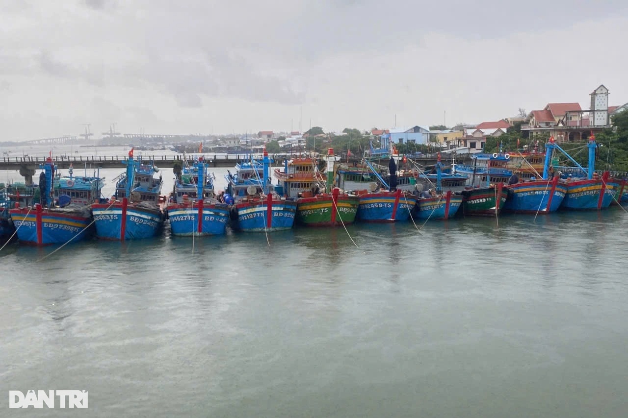 Miền Trung lên dây cót ứng phó áp thấp nhiệt đới sắp mạnh thành bão - 6 Miền Trung lên dây cót ứng phó áp thấp nhiệt đới sắp mạnh thành bão - 6