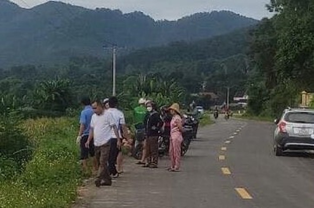 Phát hiện thi thể người đàn ông dưới mương nước - 1 Phát hiện thi thể người đàn ông dưới mương nước - 1