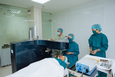 Đầu tư máy phẫu thuật điều trị cận - viễn - loạn thị hiện đại 2015