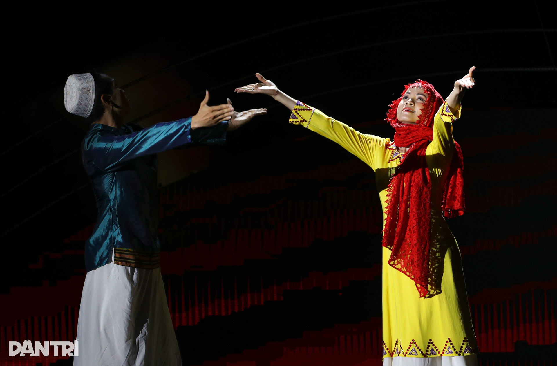 Hàng nghìn người chen chân ở núi Bà Đen xem Tây Ninh - Khúc hát tự hào - 7 Hàng nghìn người chen chân ở núi Bà Đen xem Tây Ninh - Khúc hát tự hào - 7