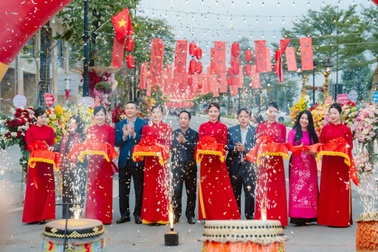 Hàng nghìn khách hàng "check-in" Phố Xuân tại Kim Đô City