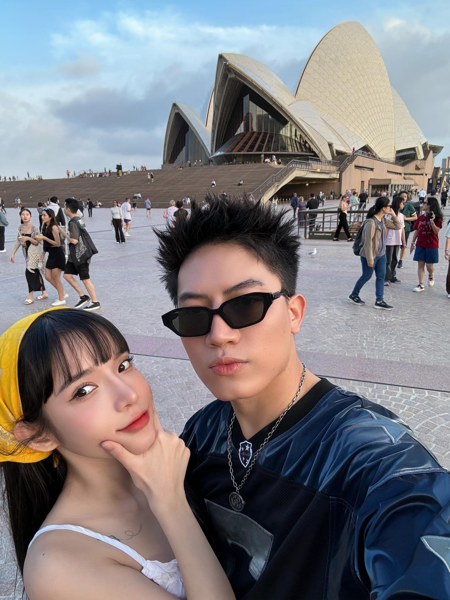 Anh Tú - LyLy: Nhiều năm gọi nhau là hàng xóm và cái ôm gây sốt - 9 Anh Tú - LyLy: Nhiều năm gọi nhau là hàng xóm và cái ôm gây sốt - 9
