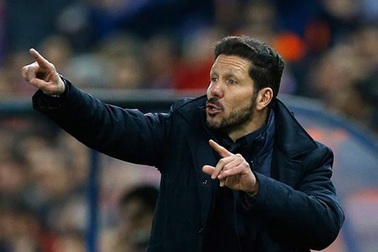 HLV Simeone nhận án treo giò 3 trận